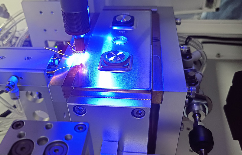 Kasus perusahaan terbaru tentang Kombinasi sempurna dari baterai lithium kendaraan energi baru dan teknologi las laser