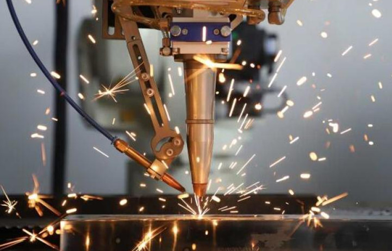 Kasus perusahaan terbaru tentang Berapa untuk set lengkap robot las laser?